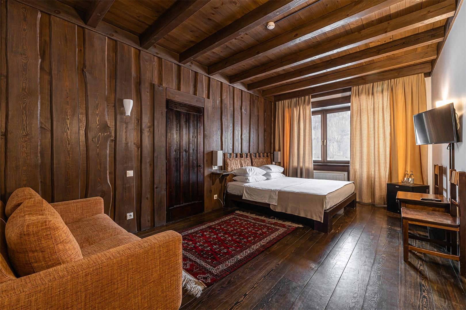 Отель Гладенькая 4*, Саяногорск, Республика Хакасия, цены от 4100 руб. - заброни