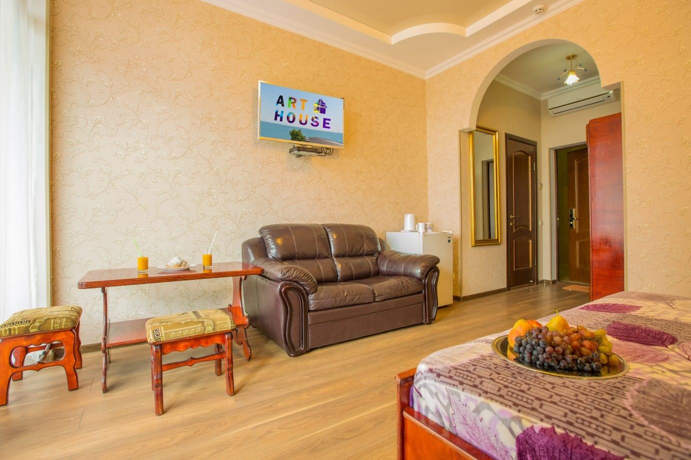 Дворец Бичайханова, Иркутск - забронировать на Отелло