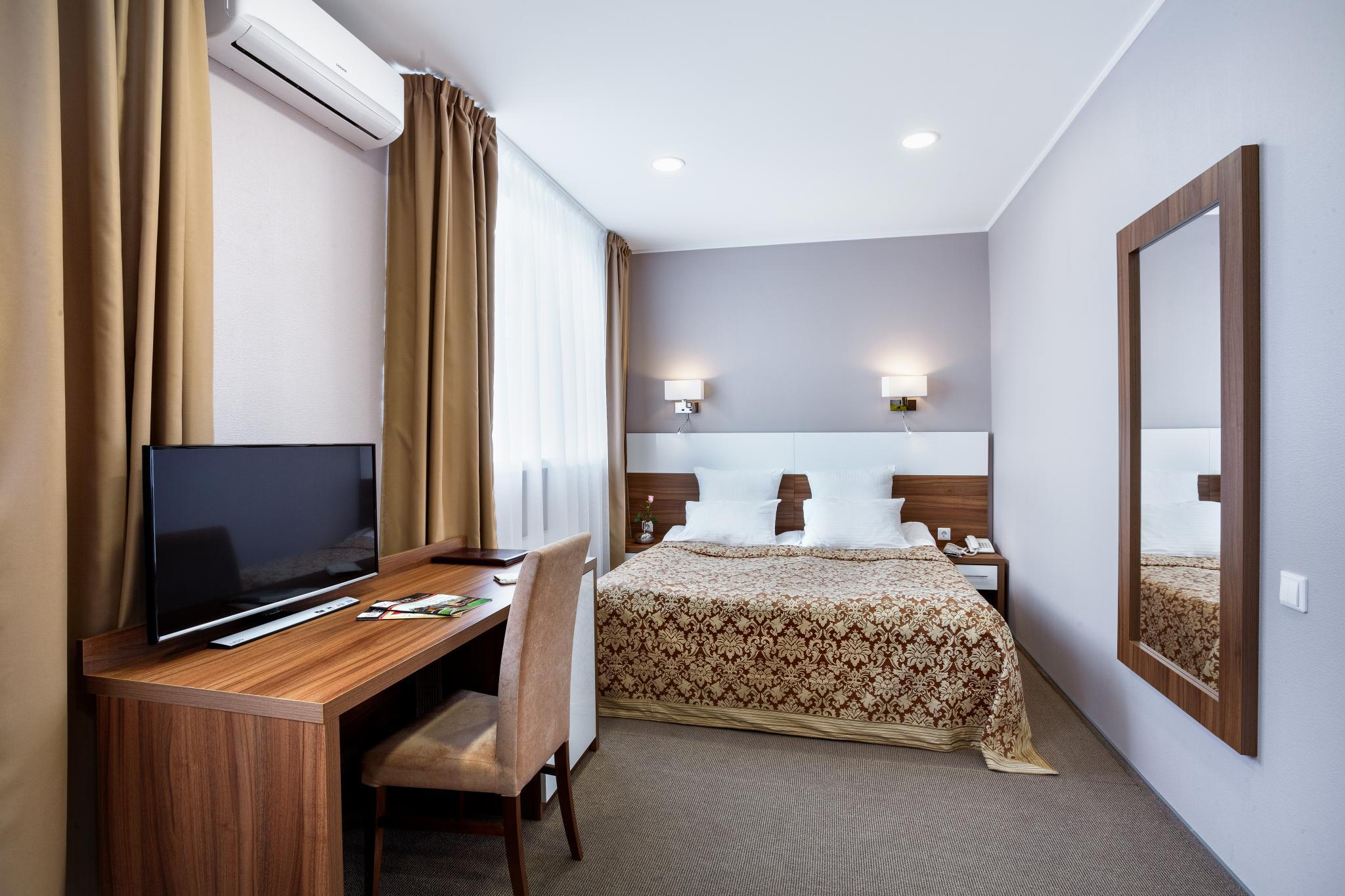Novgorod hotel hotels. Волхов гостиница Великий Новгород. Гостиница Волхов Великий Новгород номера. Отель: Волхов 4*. Отель Волхов в Великом Новгороде фото.