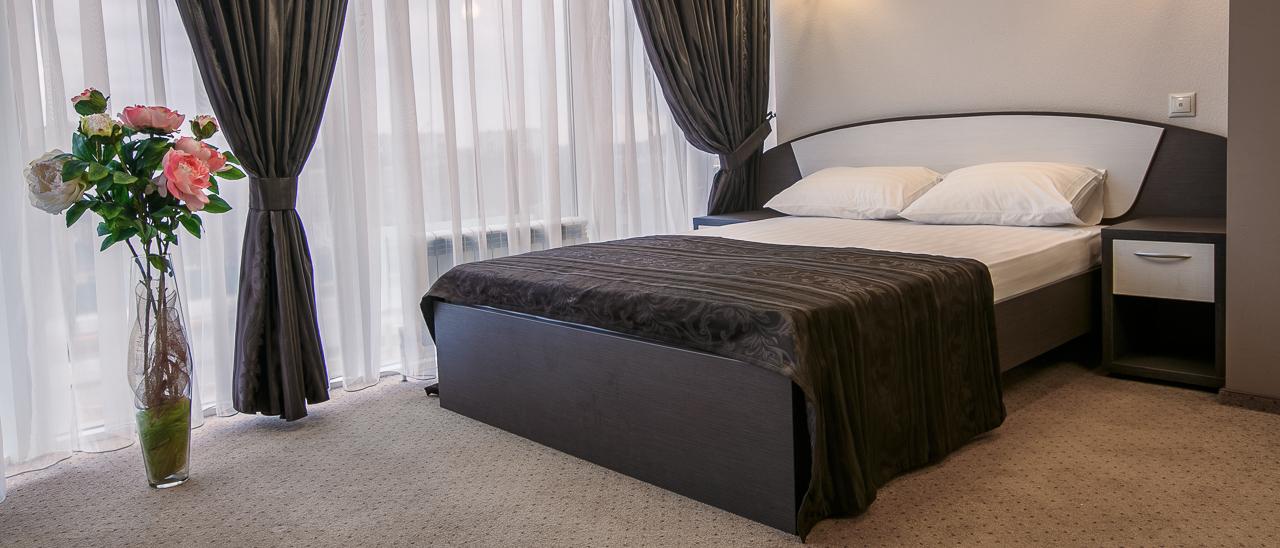 Ресторан кристалл краснодар ул российская 305. Гостиница crystal краснодар. Ресторан кристалл краснодар ул российская 305. Кафе кристалл в краснодаре. Кристалл гостиница краснодар ресторан.