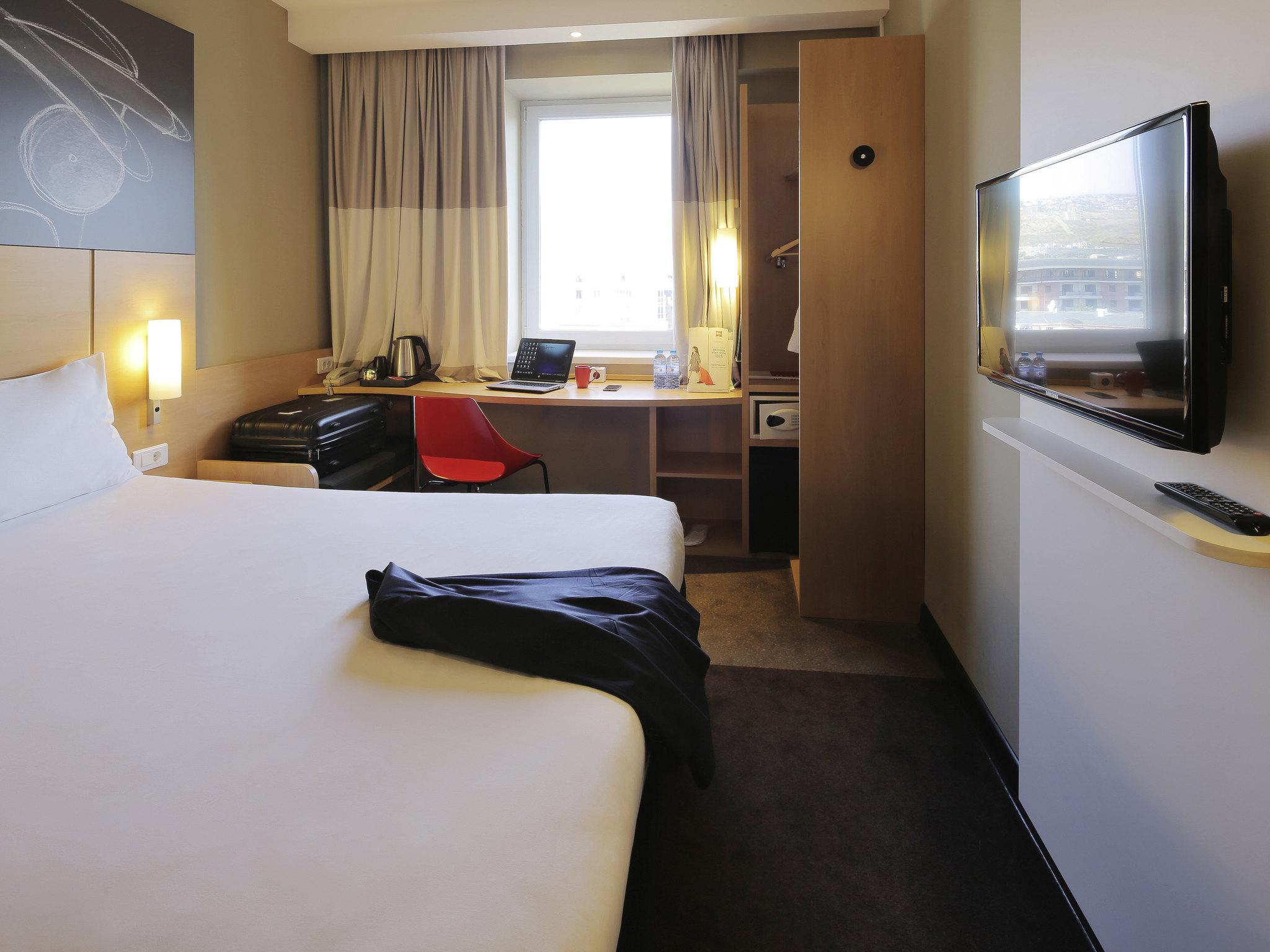 гостиница ibis в ереване. ибис отель ереван фото. Ibis ереван. Ibis yerevan center 3*. ибис ереван гостиница.