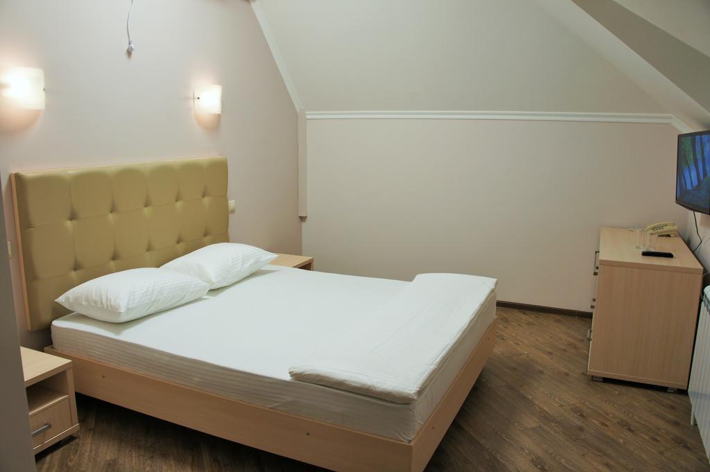 Гостевой дом б. B B отель Краснодар. B B отель Краснодар Базовская. B&B Hotel Centre, Краснодар, Базовская улица, 113
