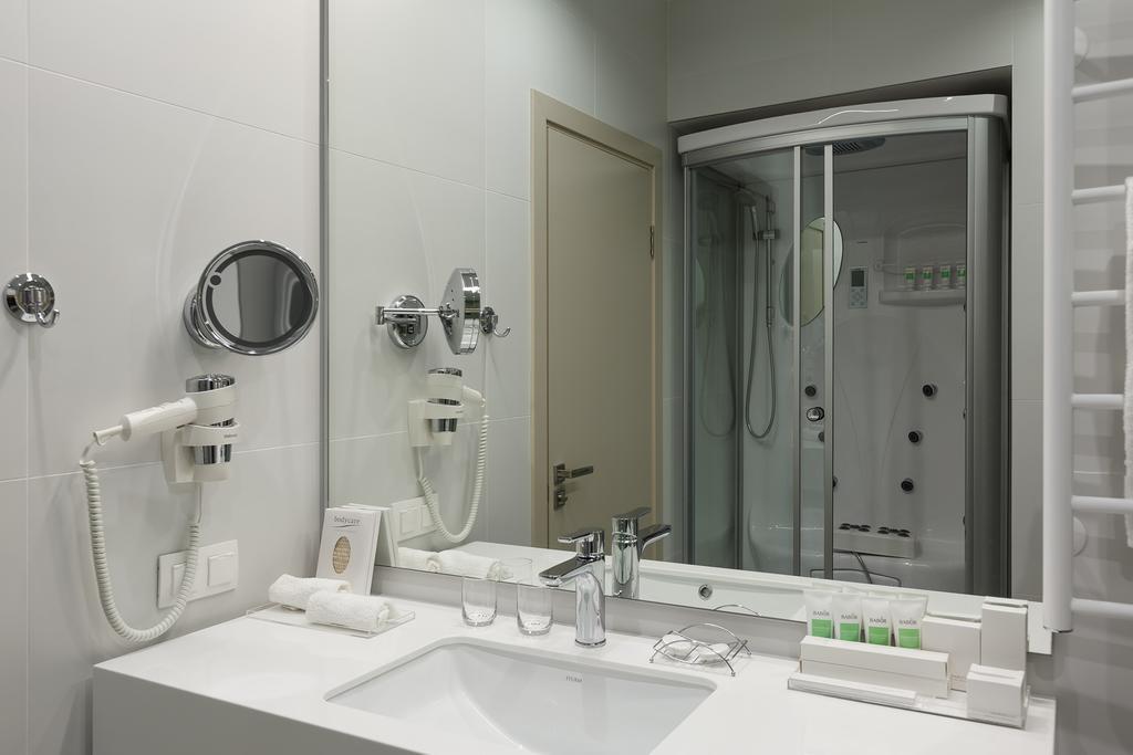 11 линия отель. Первая линия health care resort. отели на 1 линии. лайф энерджи санкт-петербург. первая линия санкт-петербург санаторий.