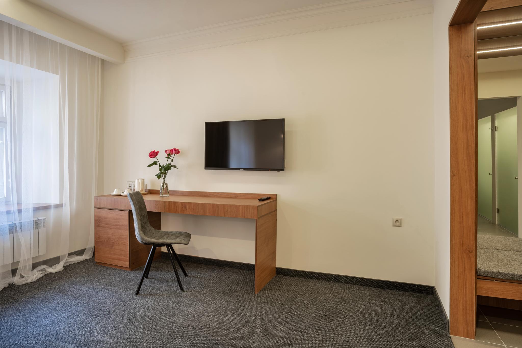 Отель резиденция москва. Резиденция тверская москва. Шато волго. Холидей люкс в лондоне. Москва тверская 9 тверская резиденция.