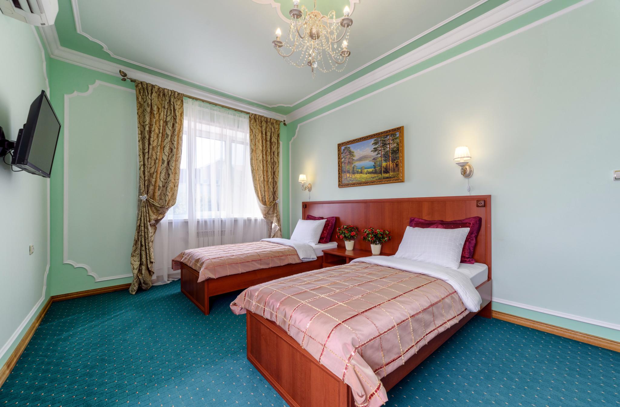 Well hotel отель. Well House Волгоград гостиница. Велл Хаус отель в Волгограде. Гостиница Волгоград улица Двинская. Вилл Хоус Хотель Волгоград