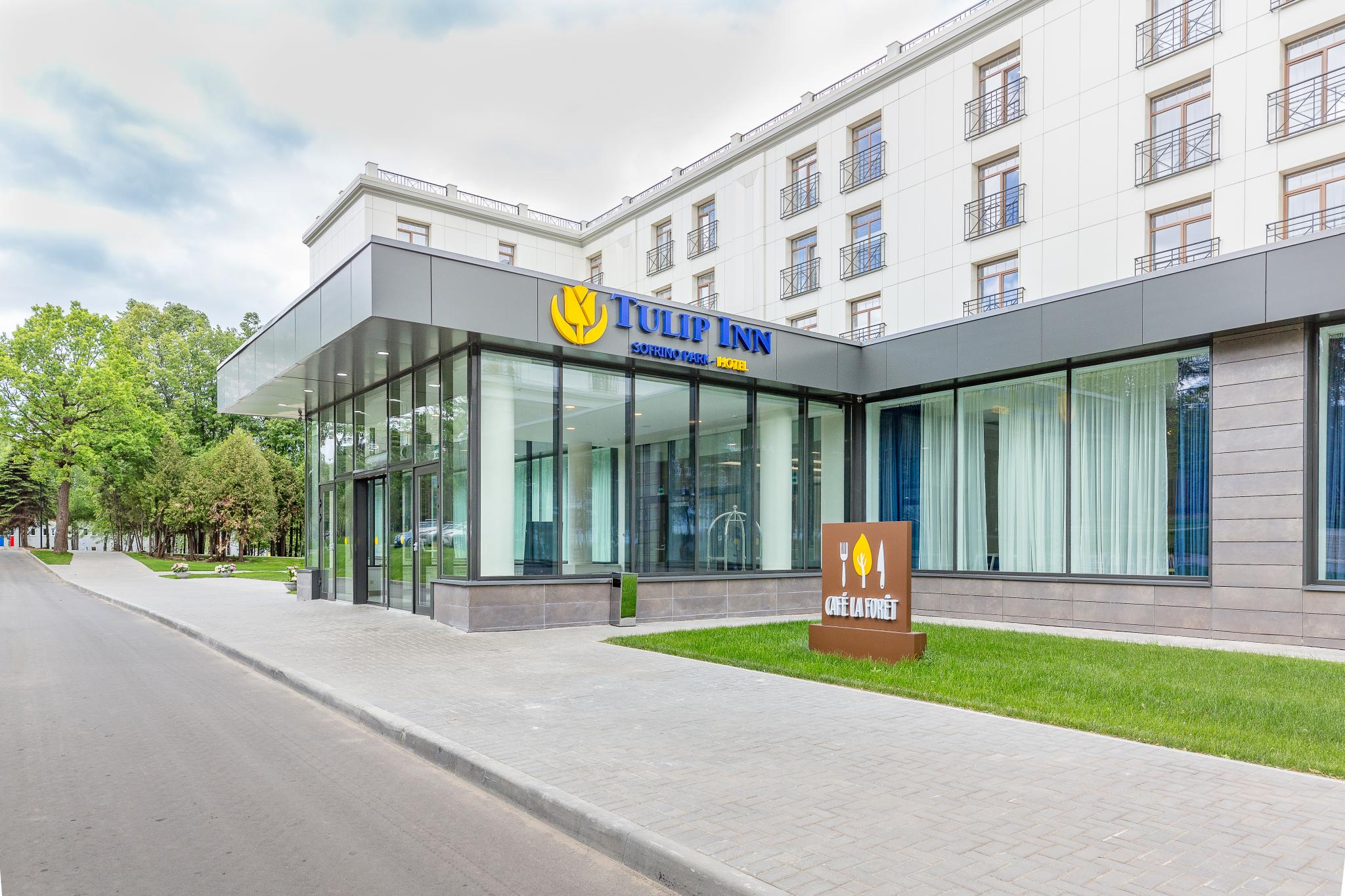 Tulip inn 4. Тулип Софрино парк отель. Отель Tulip Inn Sofrino Park 4*. Тулип ИНН Софрино парк. Парк-отель Софрино Подмосковье 4*.