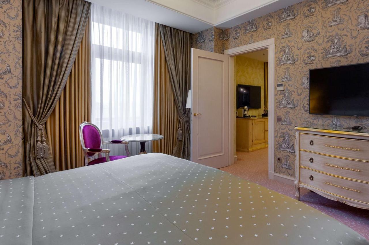 Рэдиссон коллекшн отель москва. Radisson collection Hotel, Moscow 5*. Radisson collection Hotel Люкс. The Royal Hotel Москва Ленинский проспект. Radisson collection Hotel колонный.