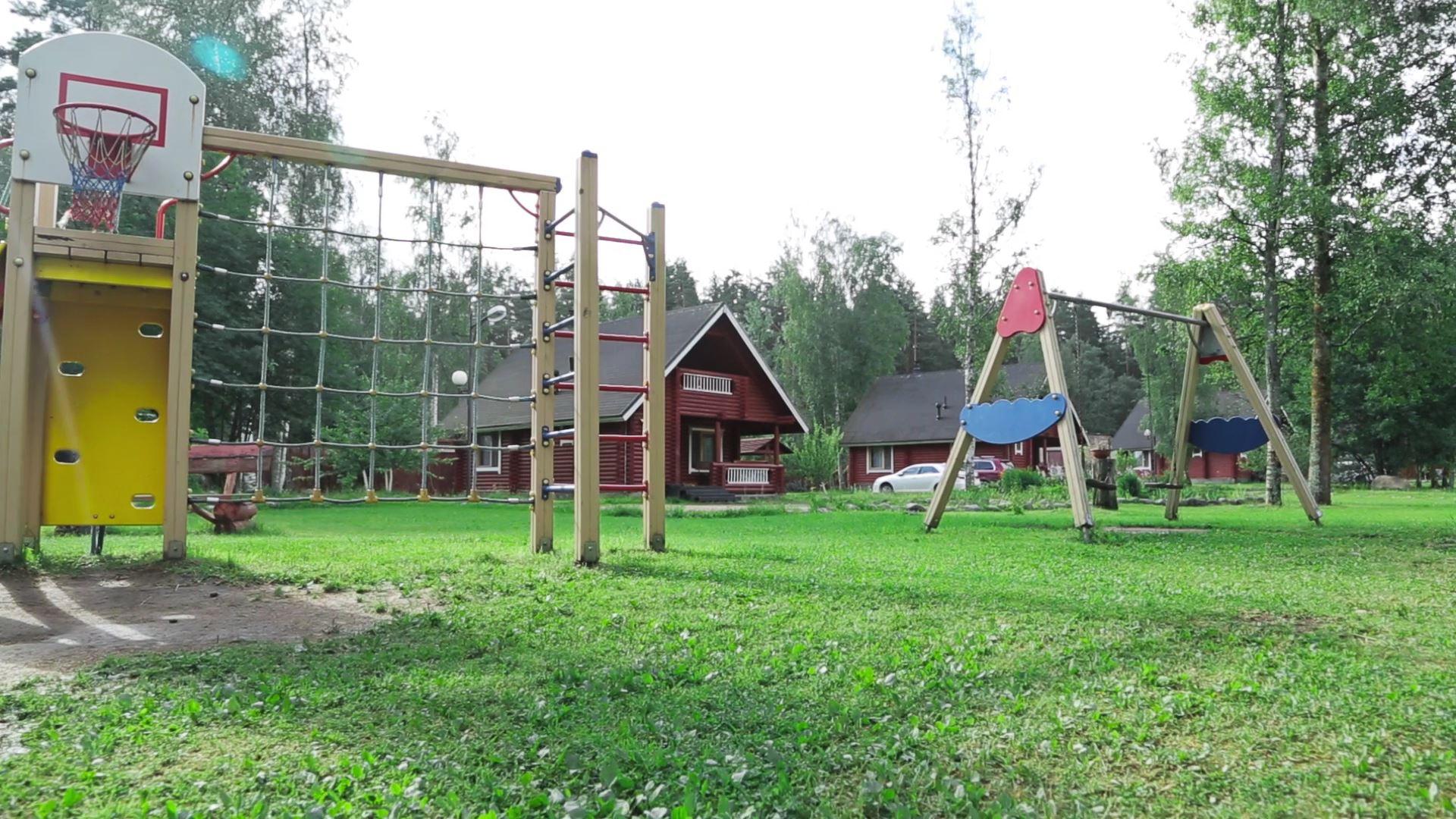 Грин вилладж сайт. Green Village Лосево. Green Village база отдыха бассейн. База отдыха зеленый остров Истринский район.