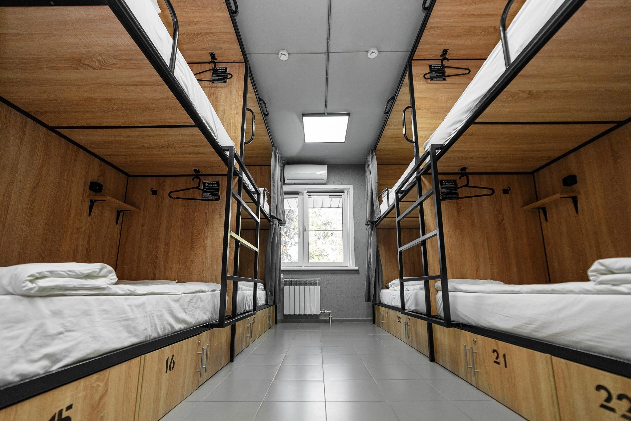 Слип хостел. Sleep box hostel привокзальная ул 45 барнаул. боксы для хостелов. 8 местный хостел. капсульный отель на алтае.