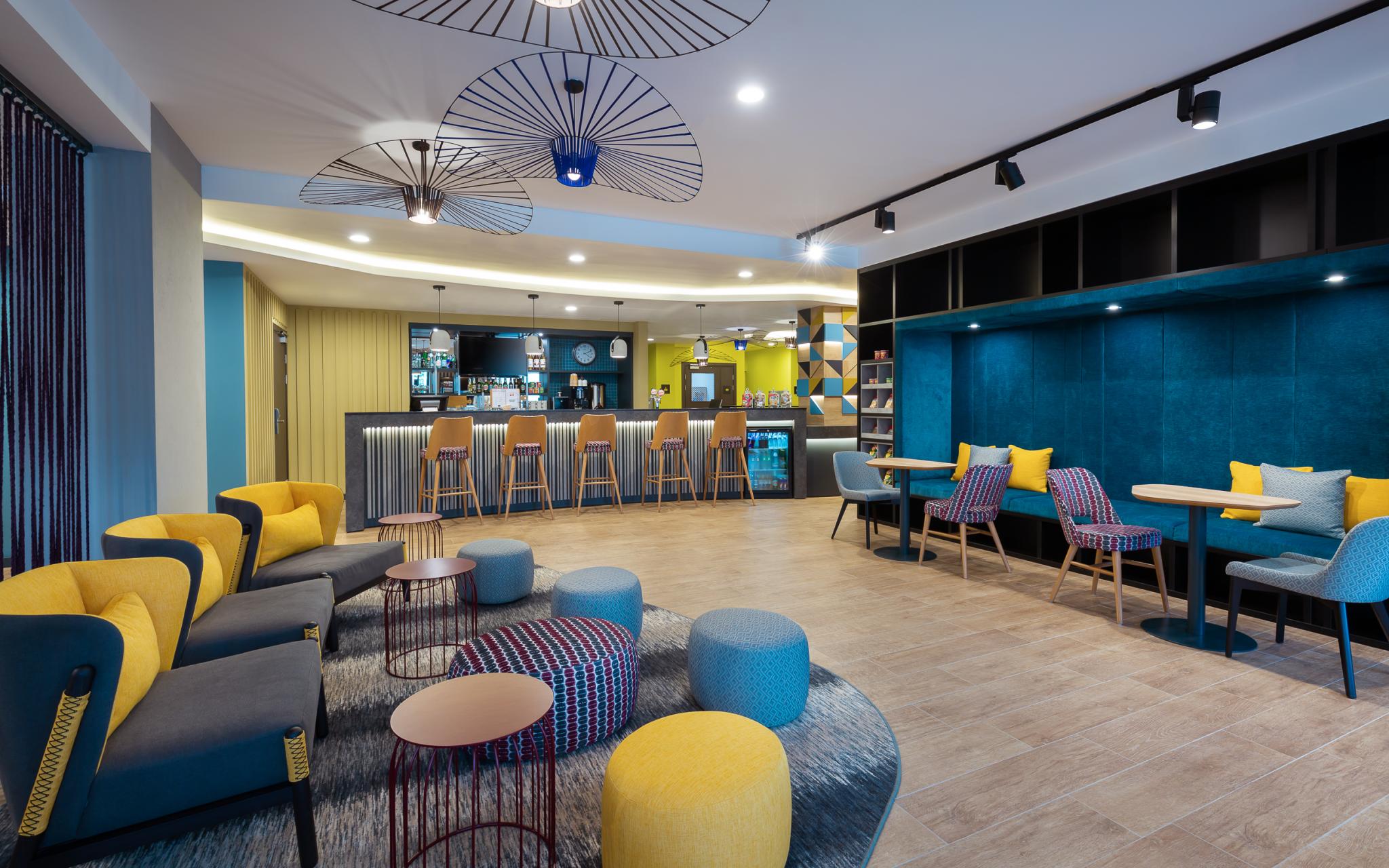 Hampton moscow. Hampton by Hilton Rogozhsky Val. Hampton by Hilton Moscow Rogozhsky Val. Hampton by Hilton Moscow Rogozhsky Val эмблема. Hampton by Hilton Moscow Rogozhsky Val 4* вид из окна.