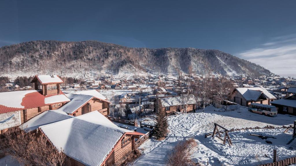 Baikal hill residence. Байкал Хилл Листвянка. Листвянка Горная 21. Байкал Резиденс в Листвянке.