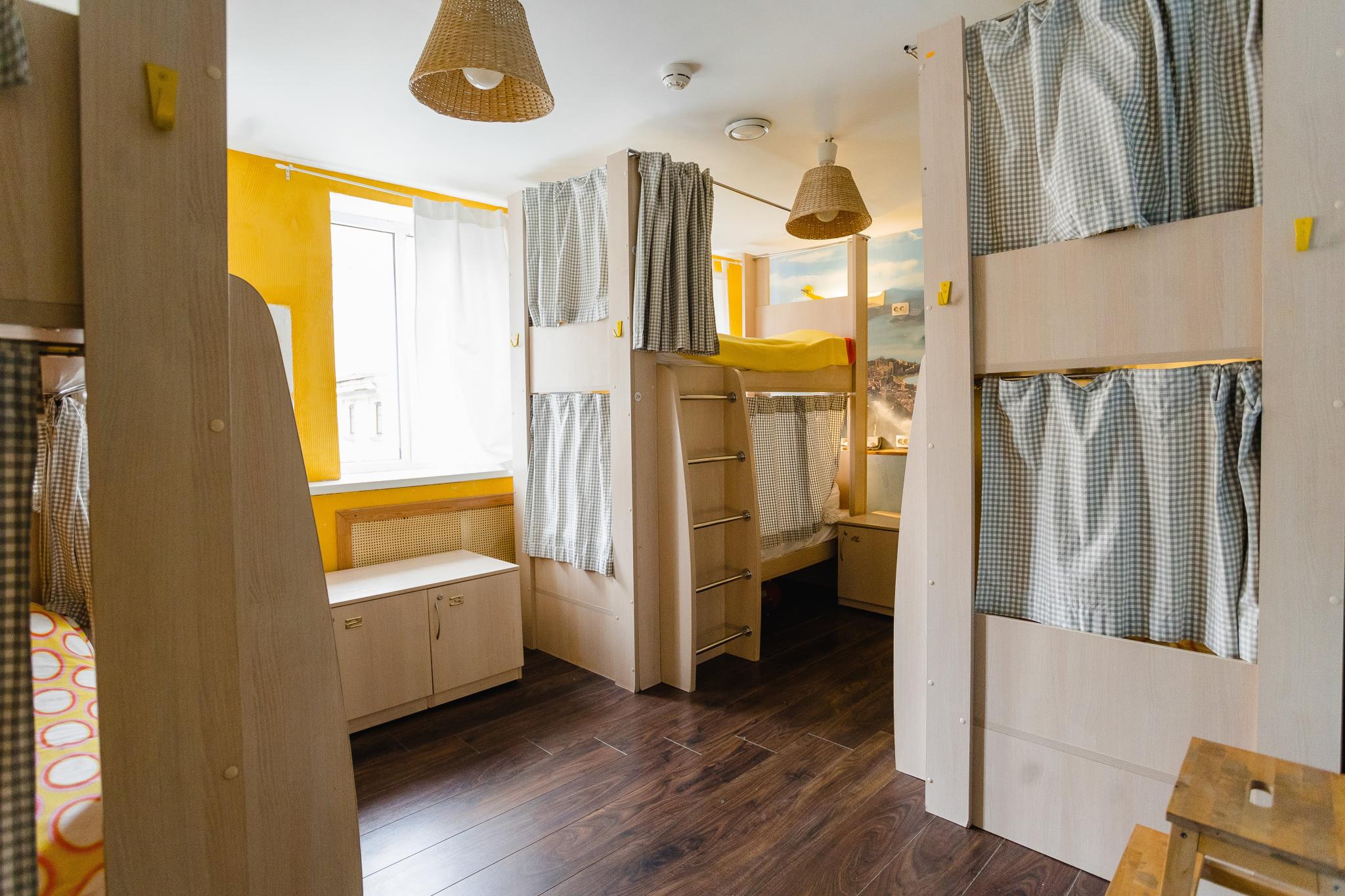 Арт хостел ялта. Комната улыбка. Смайл хостел нижний новгород категория. Смайл хостел. Хостел смайл нижний новгород.