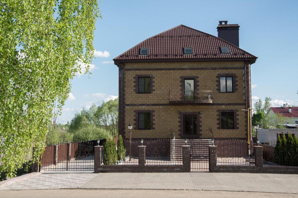 Отель gagarin. Гагарин гостиница южно-сахалинск. Г гагарин отели. Гостиница восток гагарин. Г гагарин отели.