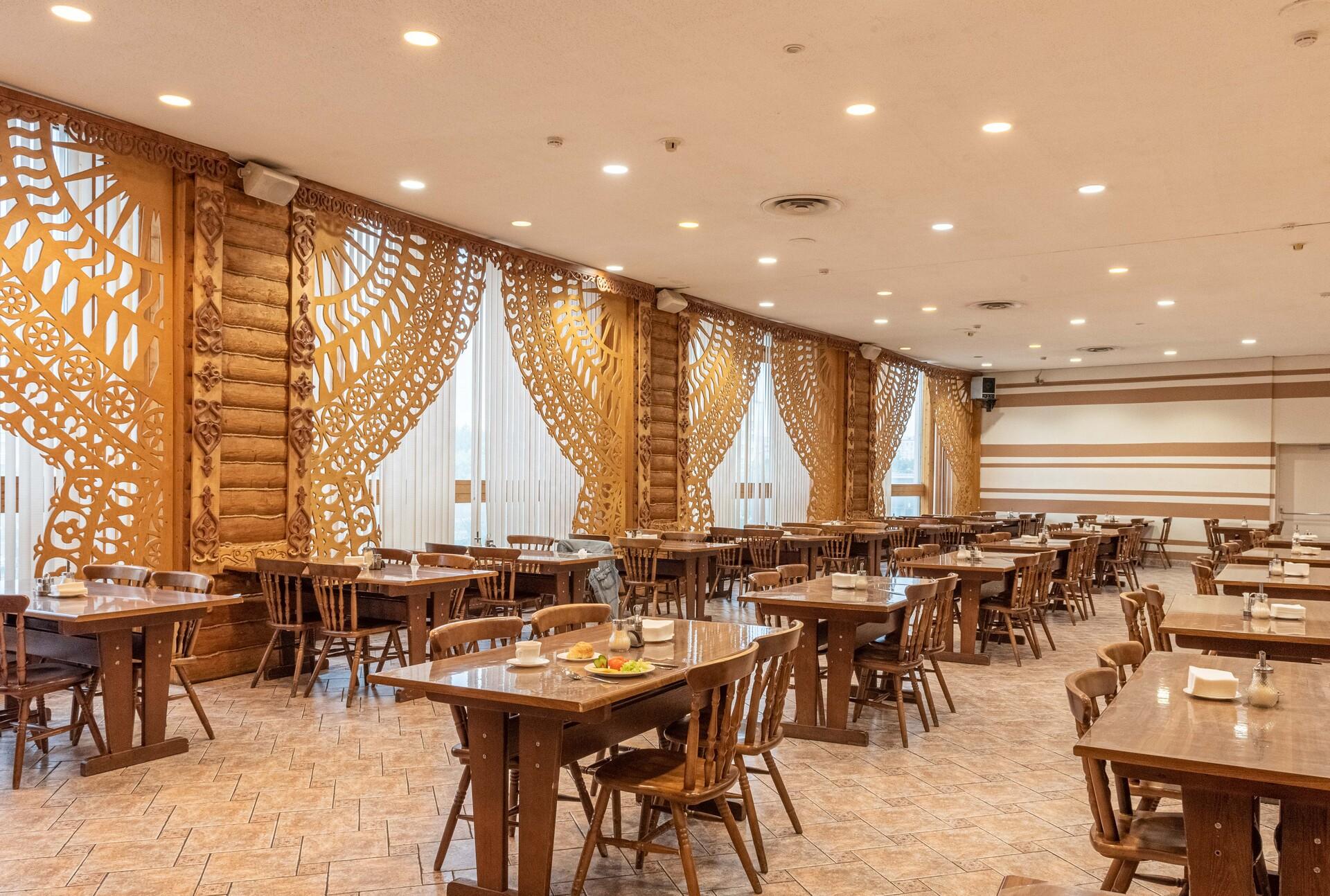 Cosmos hotel москва vdnh. Ресторан Калинка в гостинице космос. Ресторан в гостинице космос на ВДНХ. Отель космос ВДНХ ресторан Калинка. Гостиница космос Москва ресторан Калинка.
