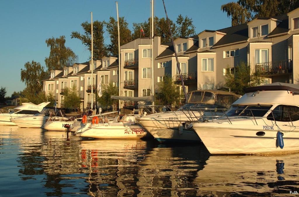 Фото: Парусный клуб Водник, гостиница, Набережная ул., 24, Долгопрудный - Яндекс