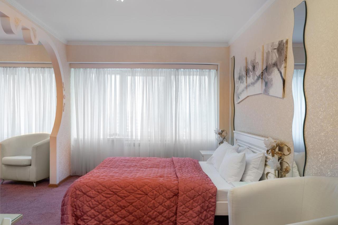 фотосессия молодоженов в отеле. кантри отель березки чебоксары. алекс отель марата. три звезды отель для новобрачных. отель стандарт холл.