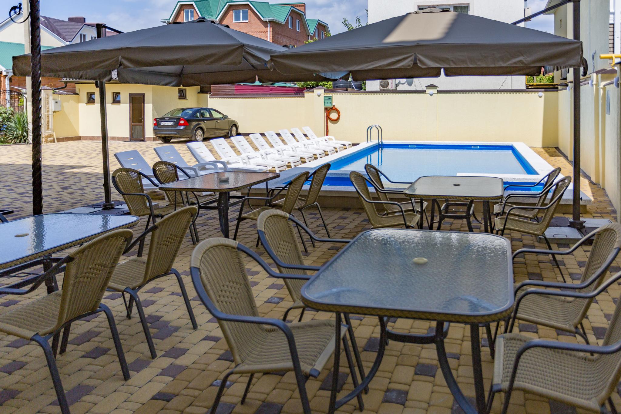 гостевой дом вертикаль геленджик. сукко ласковый берег гостевой дом. отель жили были каменномостский.