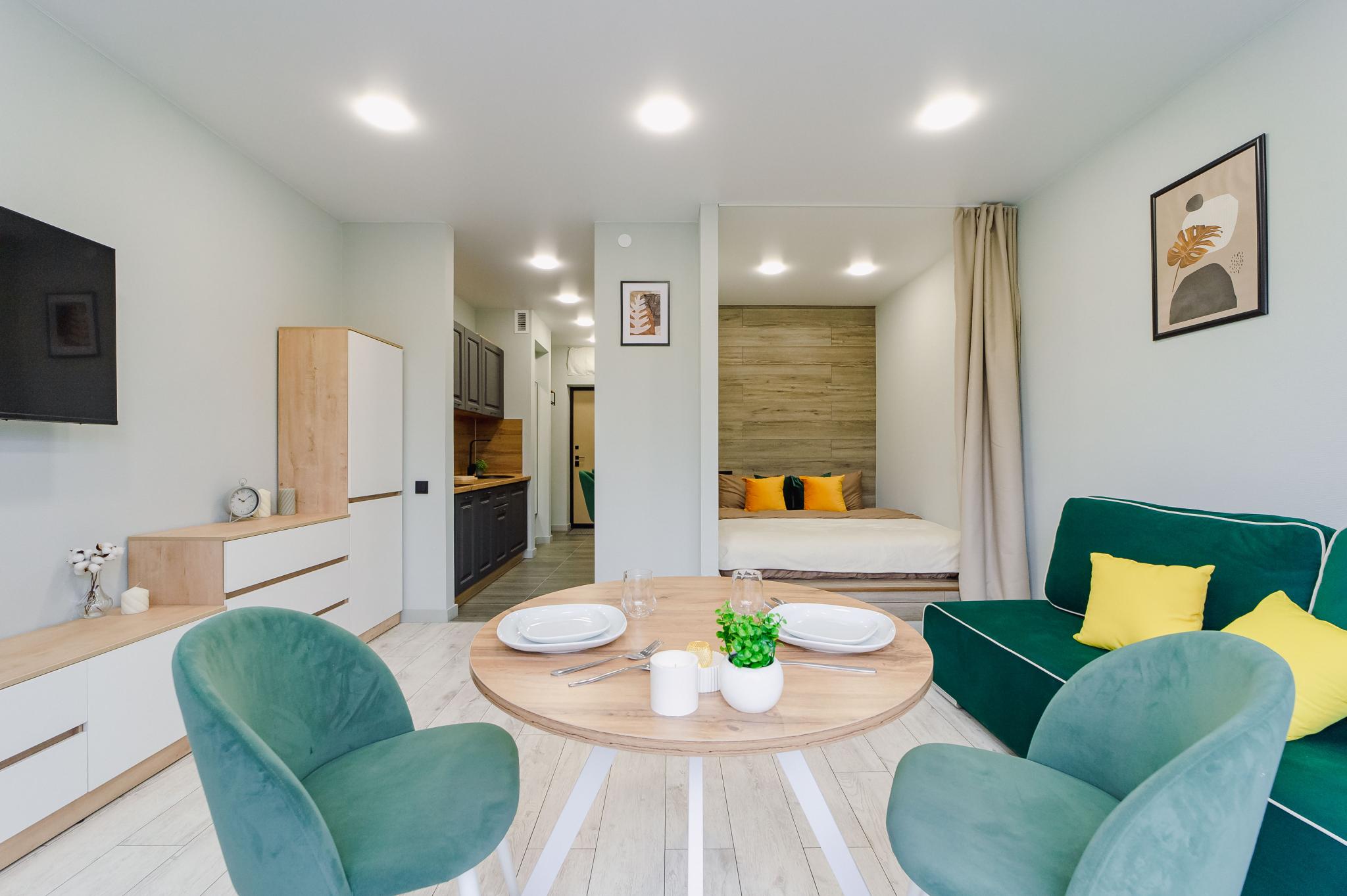 Yekaterinburg, Onezhskaya st house 4/4. Apartment house