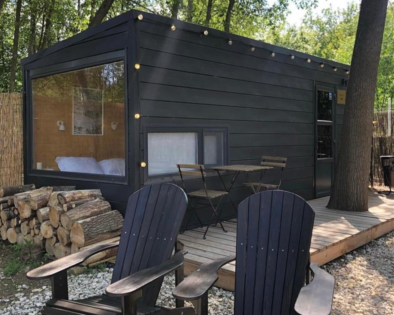 Глэмпинг GLAMPTOWN Казань Glamptown - это экоотдых в мини-домиках с большими окн