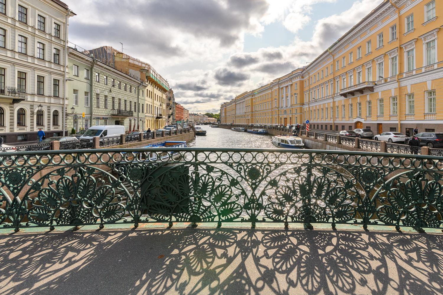 Петербург большая конюшенная 10. Санкт-Петербург, большая Конюшенная улица, 11. Питер большая морская 11. Гостиный двор на Конюшенной Санкт-Петербург. Санкт-Петербург, Дворцовый округ, улица большая Конюшенная, д. 11.