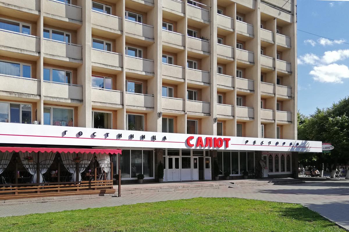 Гостиница орел в орле. Гостиница орёл в орле внутри. Город орел гостиница салют. Парк отель салют. Гостиница атлантида орел.