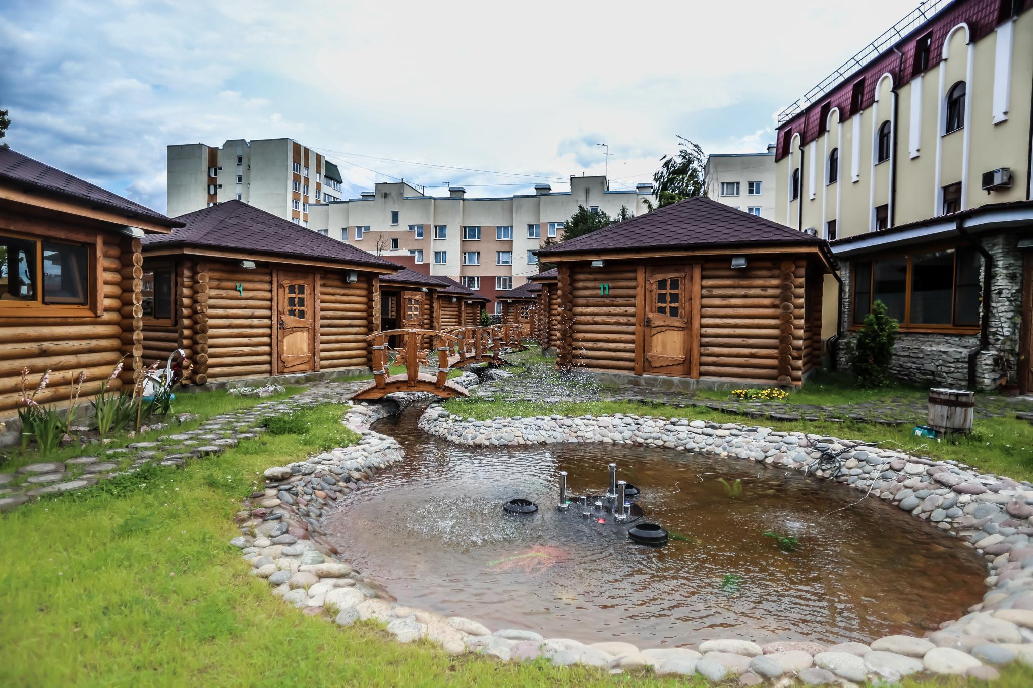 Ресторан охотничья усадьба пушкин. Охотничья гостиница. Охотничья усадьба ресторан. Гостевой дом охота. Охотничья усадьба в пушкине.