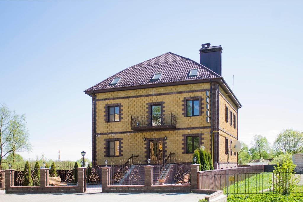 Гостиница гагарин сахалин. Г гагарин отели. Гостиница восток гагарин. Г гагарин отели. Гостиница восток шахты.