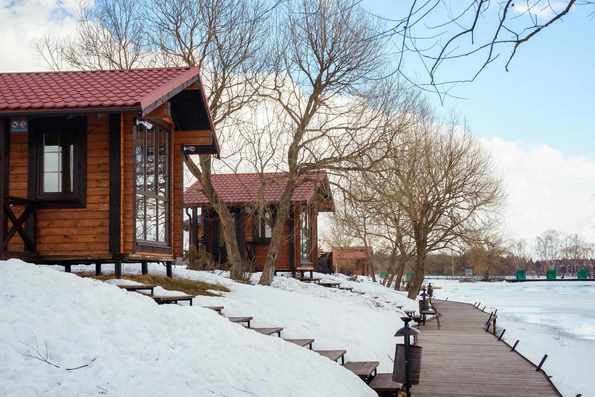 Фишерикс подольск. Фишерикс зимой. Фишерикс загородный клуб территория. Загородный клуб Династия. Загородный клуб Сильвер.