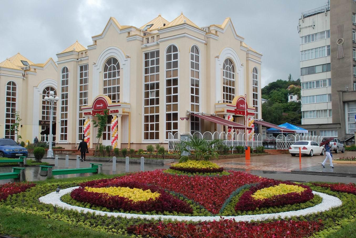 Отели кисловодска на курортном бульваре в центре. Гранд отель кисловодск. Кисловодск отель на бульваре. Отели в кисловодске на курортном бульваре. Отели кисловодска на курортном бульваре в центре.
