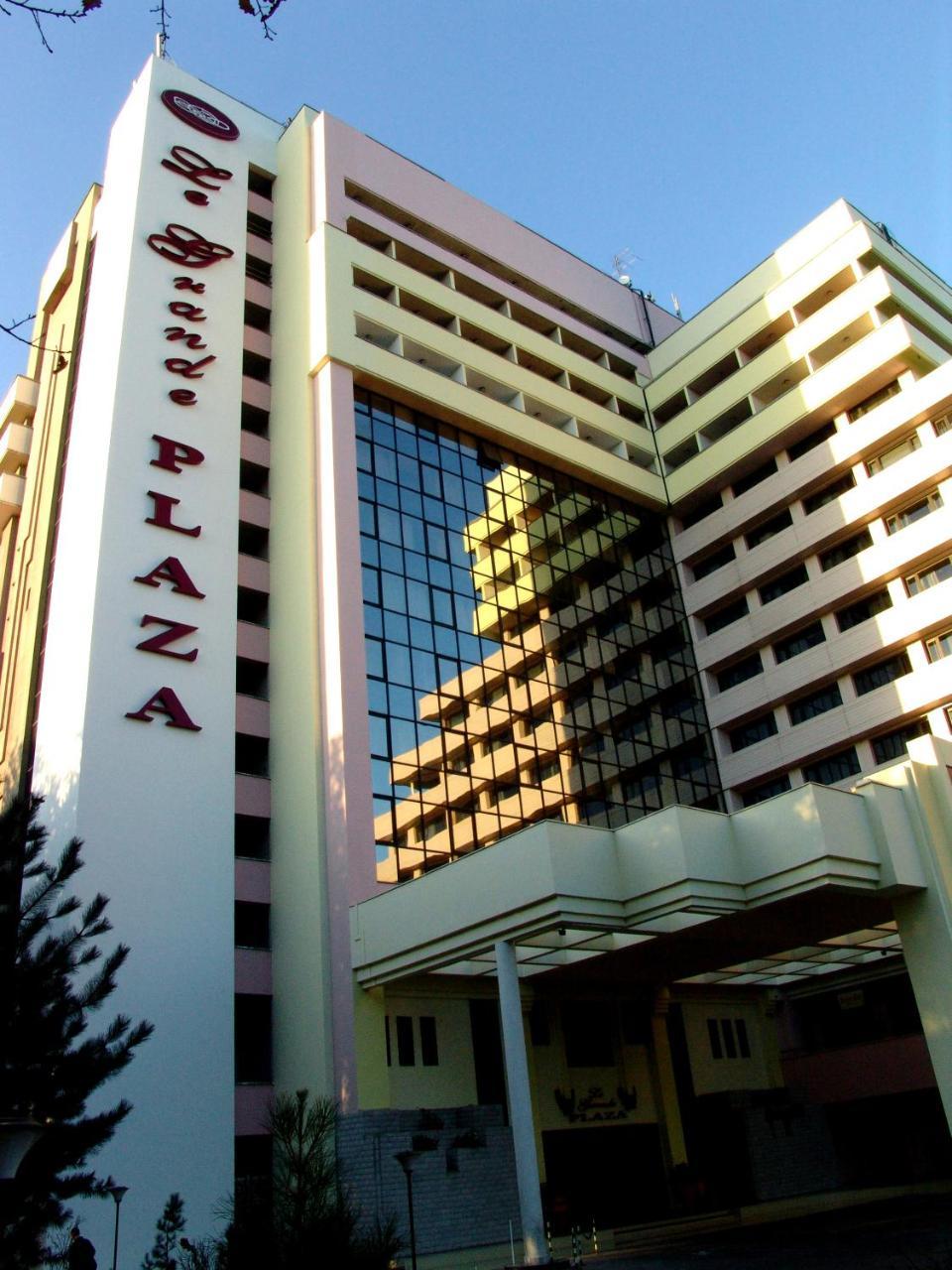 Plaza ташкент. Grand Plaza Ташкент. Плаза гостиница Ташкент. Ле Гранде Плаза. Le grande Plaza Hotel.