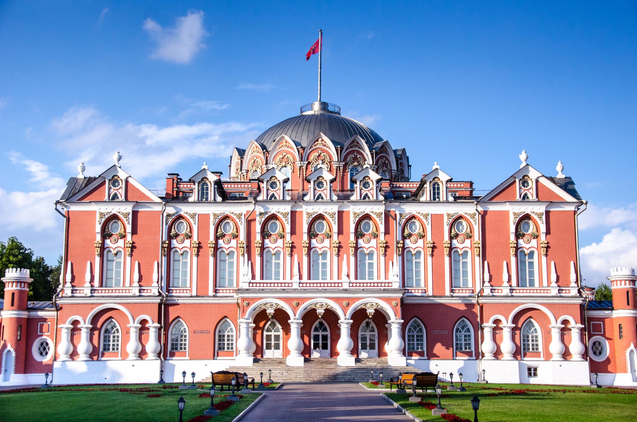 Петровский дворец в москве история возникновения фото