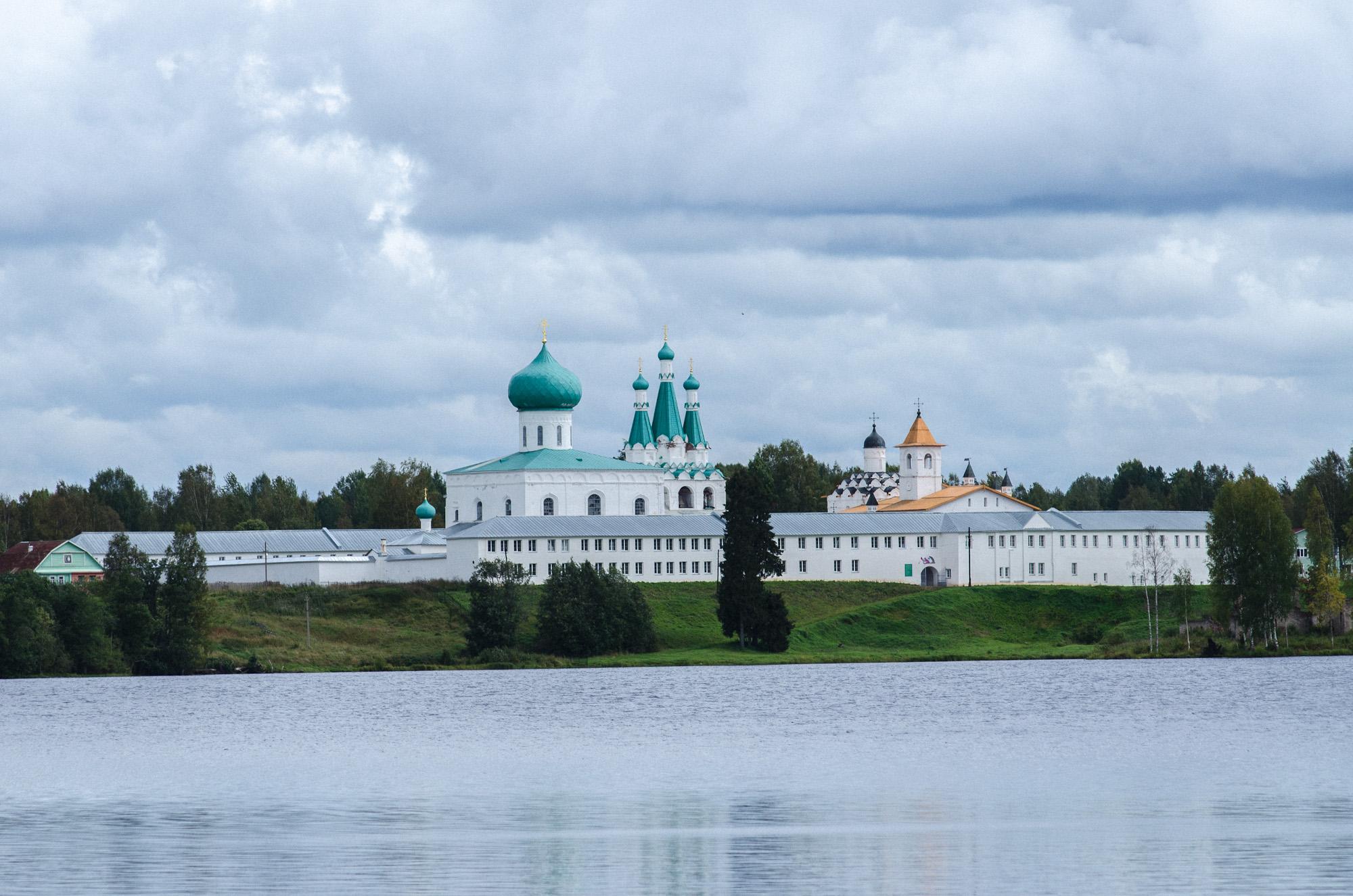 Карелия свирский монастырь. Лодейное поле Александро-Свирский монастырь. Свято-Троицкий Александра Свирского монастырь. Троицкий Александро-Свирский мужской монастырь. Лодейное поле монастырь Александра Свирского.