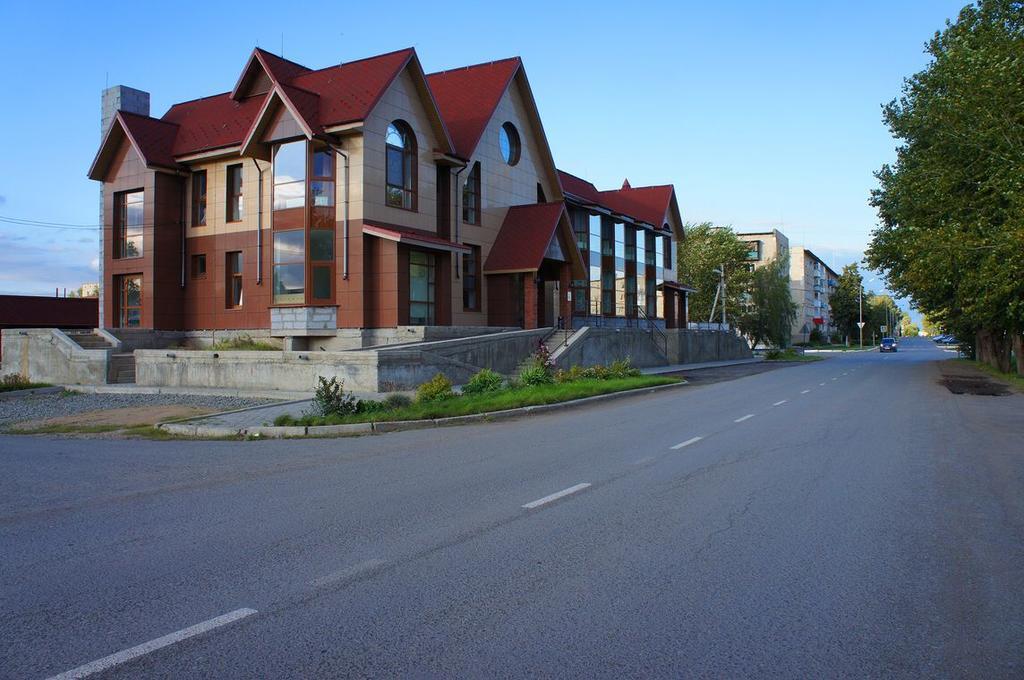 Гостиница центральная северодонецк. Отель поворот. Ирбит гостиница арктур. Гостиница ирбит. Ирбит гостиница арктур.