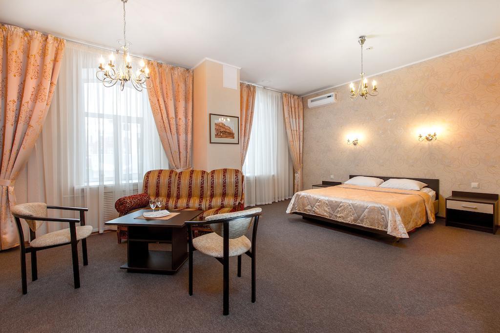 Сутки трое самара. Hotel Samara Lux. Отель Самара 3 Самара. Гостиница Россия Самара номера. Двухместный номер в гостинице Люкс.