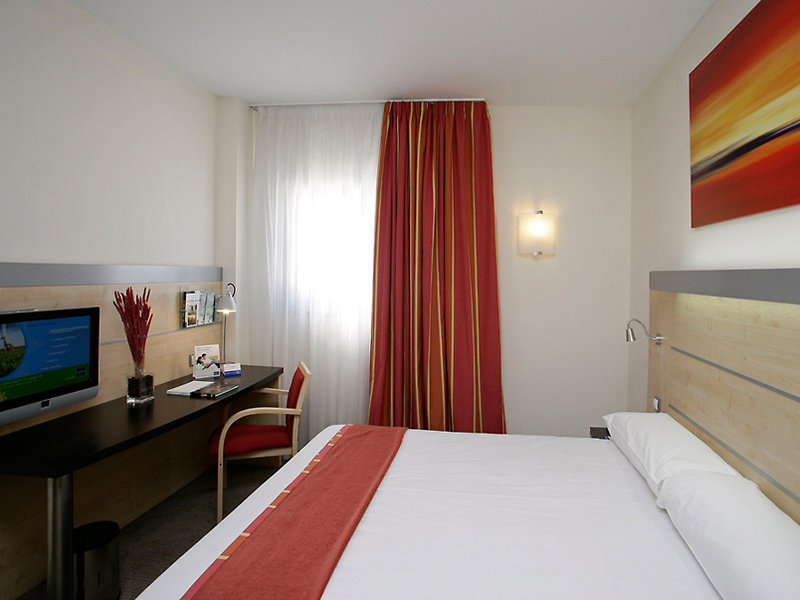 HOLIDAY INN EXPRESS MALAGA AIRPORT, Малага — цены, отзывы, бронирование