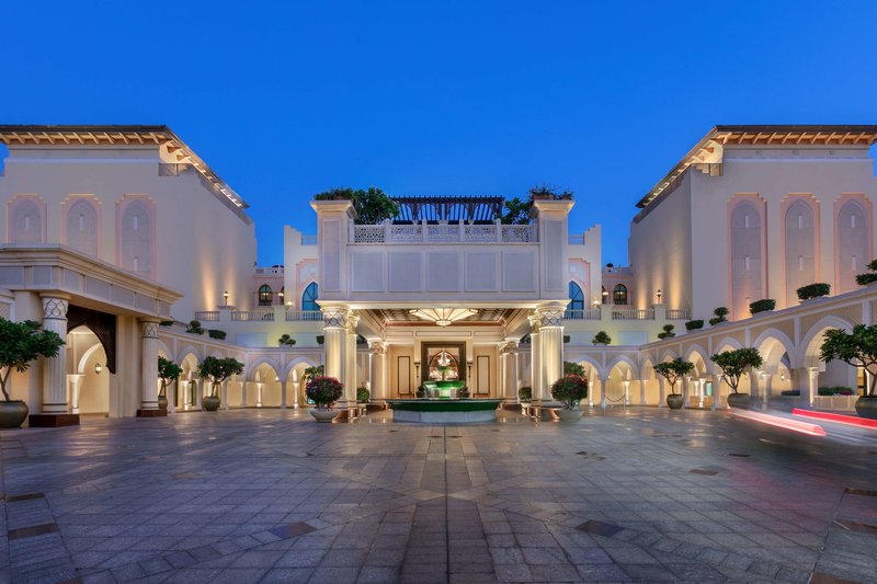 Shangri la hotel qaryat. Шангри ла абу даби. Shangri-la hotel qaryat al beri 5*. Шангри ла оаэ. Отель шангри ла абу даби номера.