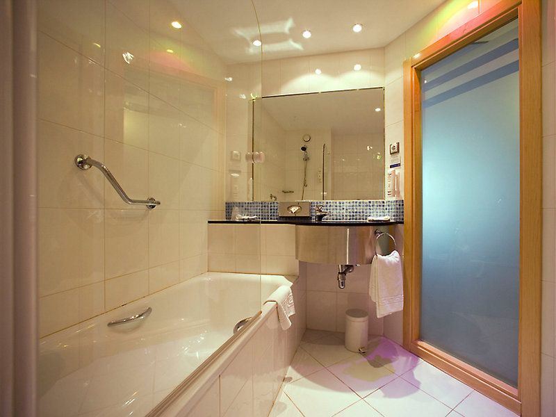 HOLIDAY INN EXPRESS MALAGA AIRPORT, Малага — цены, отзывы, бронирование