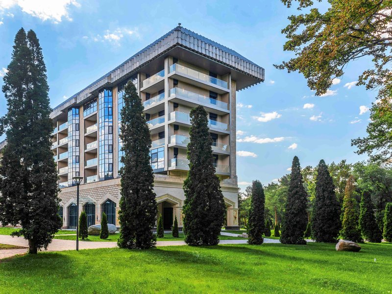 Санатории алматы 2024. Санаторий Алатау в Алматы. Swissôtel Wellness Resort Alatau. Swissotel Wellness Resort Alatau Almaty. Swiss Hotel Алматы.