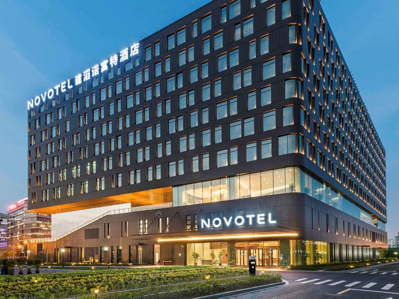 Отели novotel 4. Гостиница Новотель. Новотель (англ. Novotel). Новотель Киевская. Гостиница Новотель Москва.