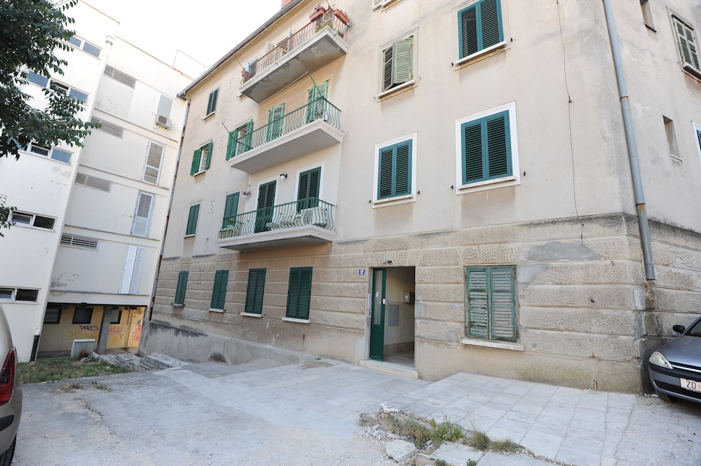 SILVER AND GOLD LUXURY ROOMS, Задар — цены, отзывы, бронирование онлайн