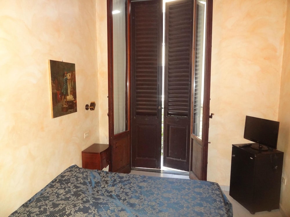 LOMBARDI, Флоренция — цены, отзывы, бронирование онлайн МТС Travel