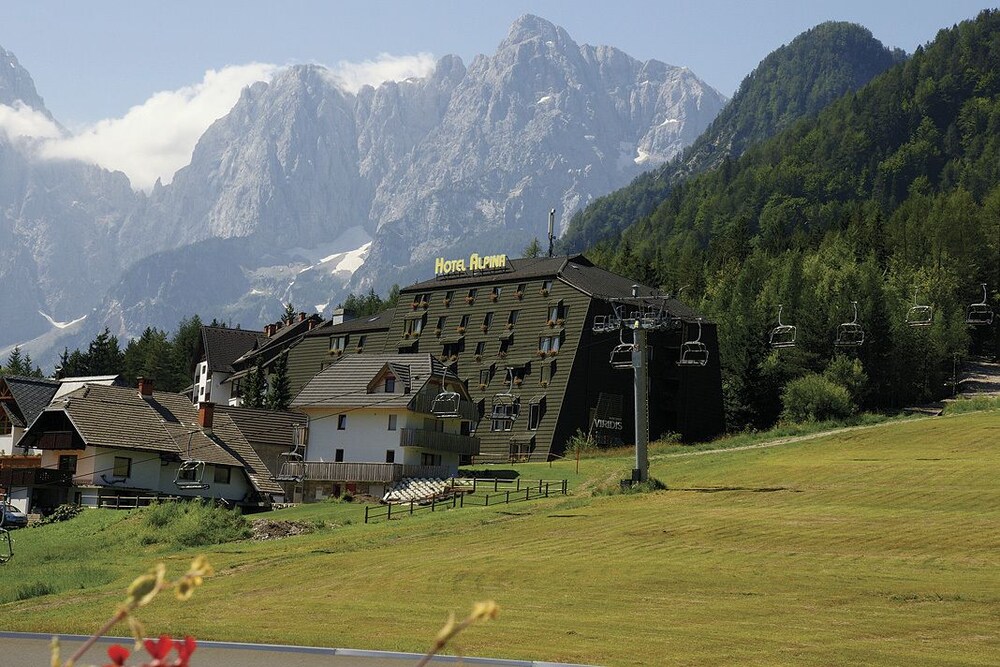 Горный массив в словении 2864 метра. Горные лыжи Краньска гора. Kranjska Gora. Альпийская 3.