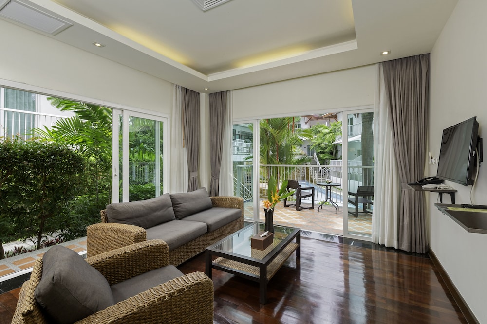 Phunawa resort phuket karon beach