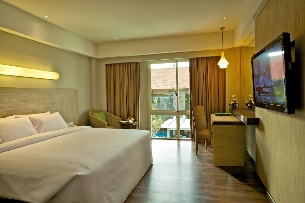 Famous hotel kuta 4