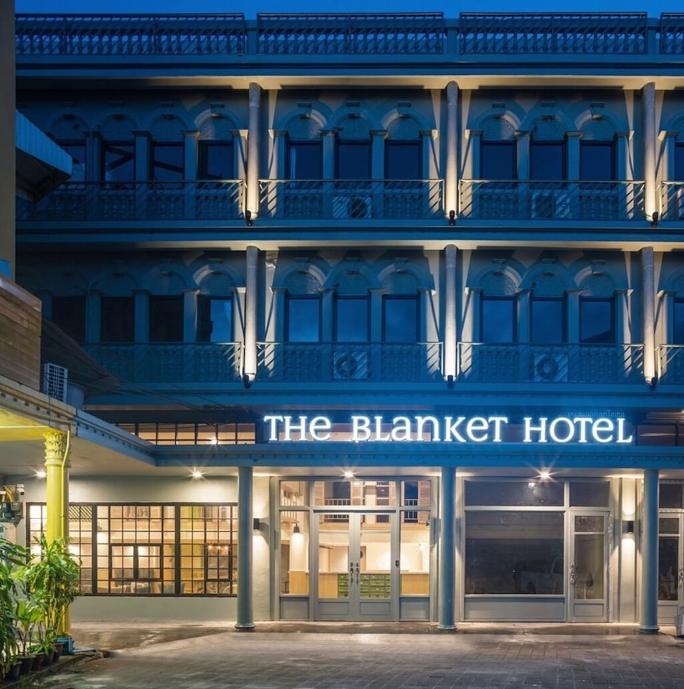 Royal phuket city. Ecoloft Hotel Тайланд. The Blanket Hotel Phuket Town. Tambon Talat Yai Пхукет.