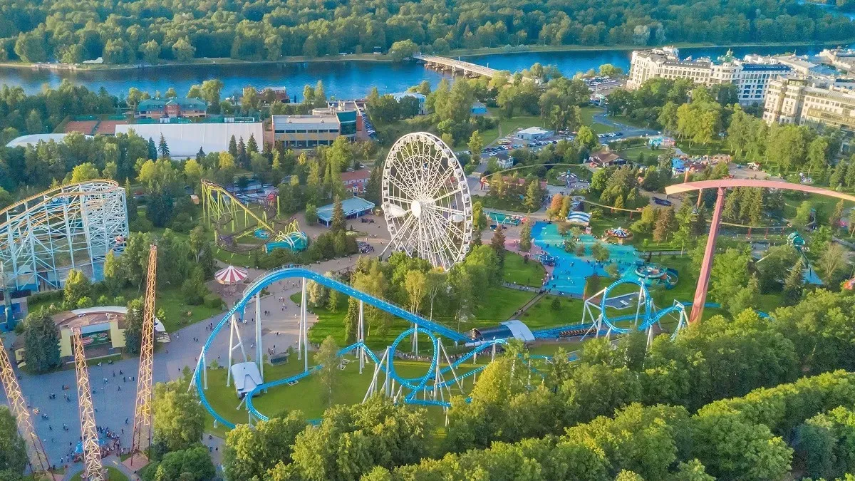 Работа крестовского острова парка. Парк в питере на крестовском острове. Аттракционы спб диво остров. Парк в питере на крестовском острове. Крестовский парк санкт-петербург.