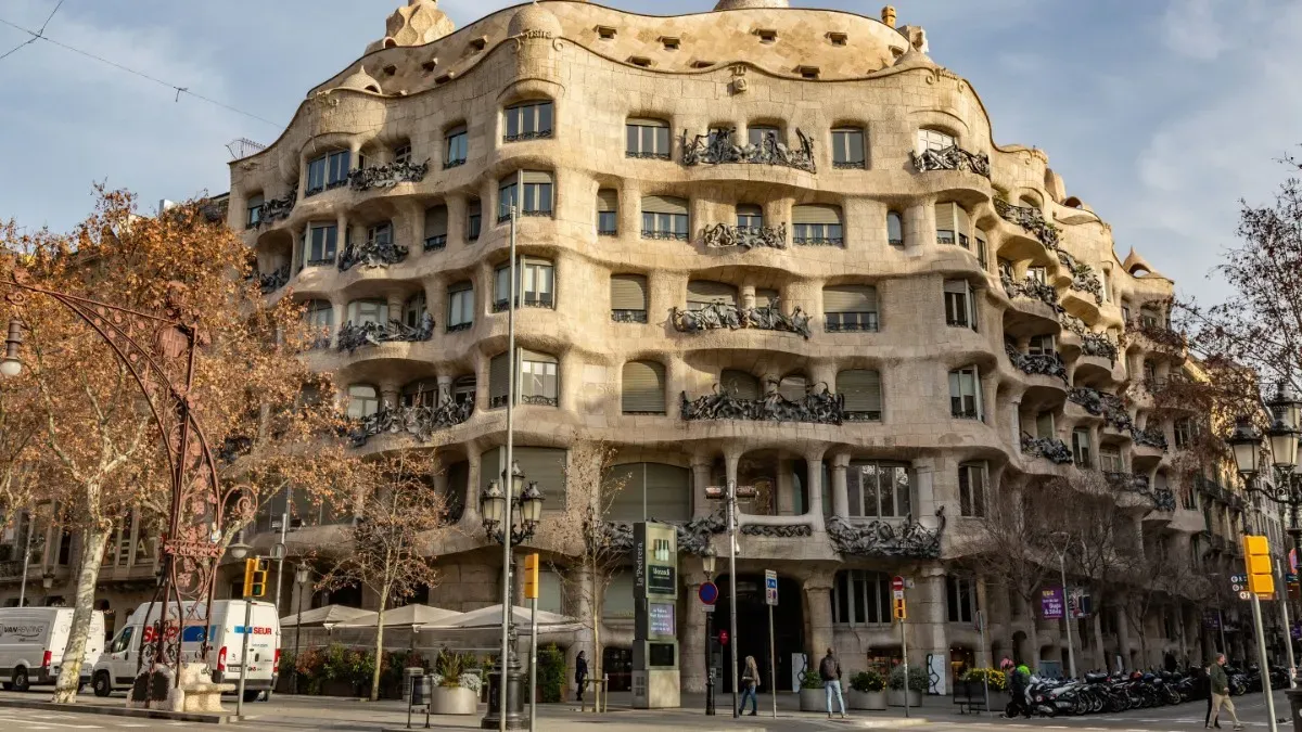 Дом Мила (Casa Milà)