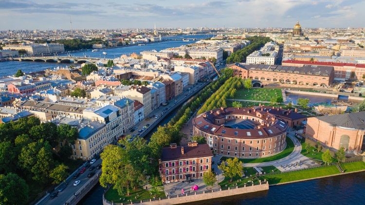 Почему Санкт Петербург является северной столицей России и почему нет