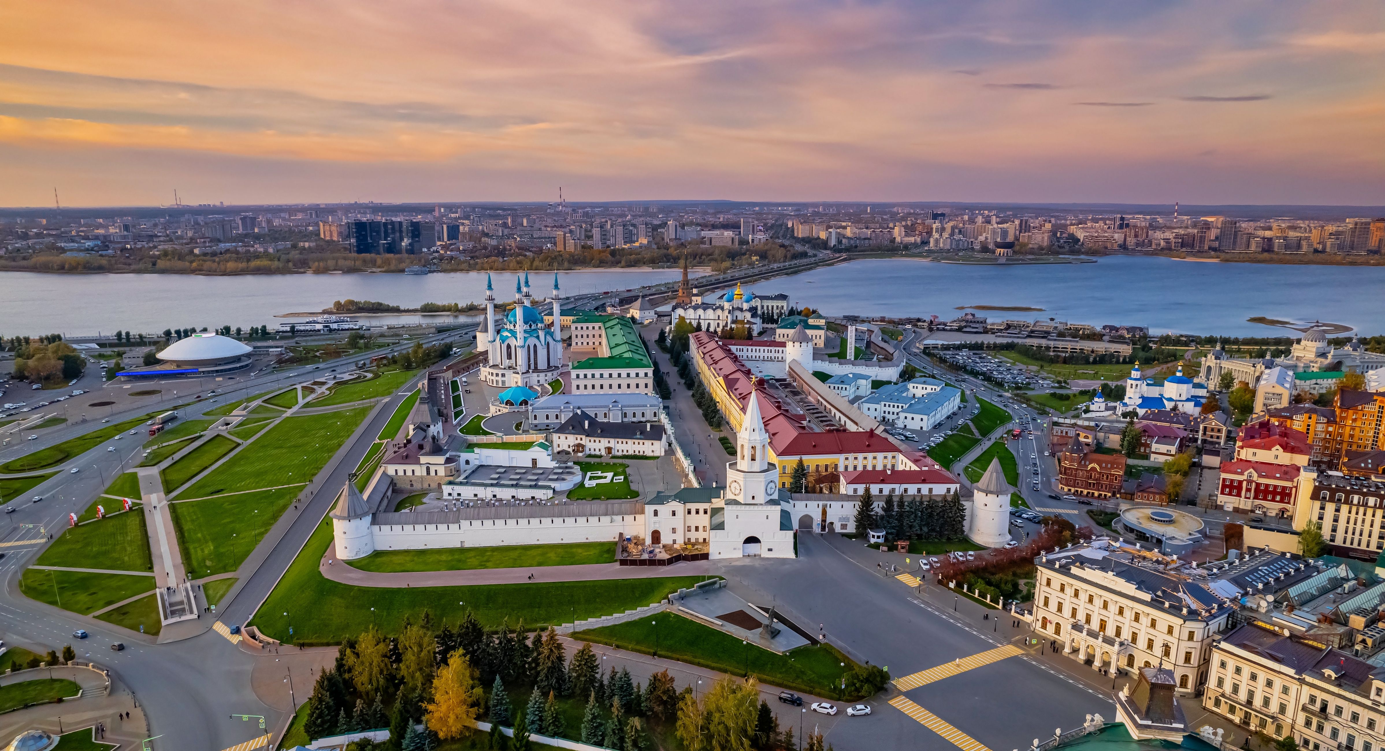 Спасская башня Казанский Кремль. Где остановиться в Казани. Европейский Казань.