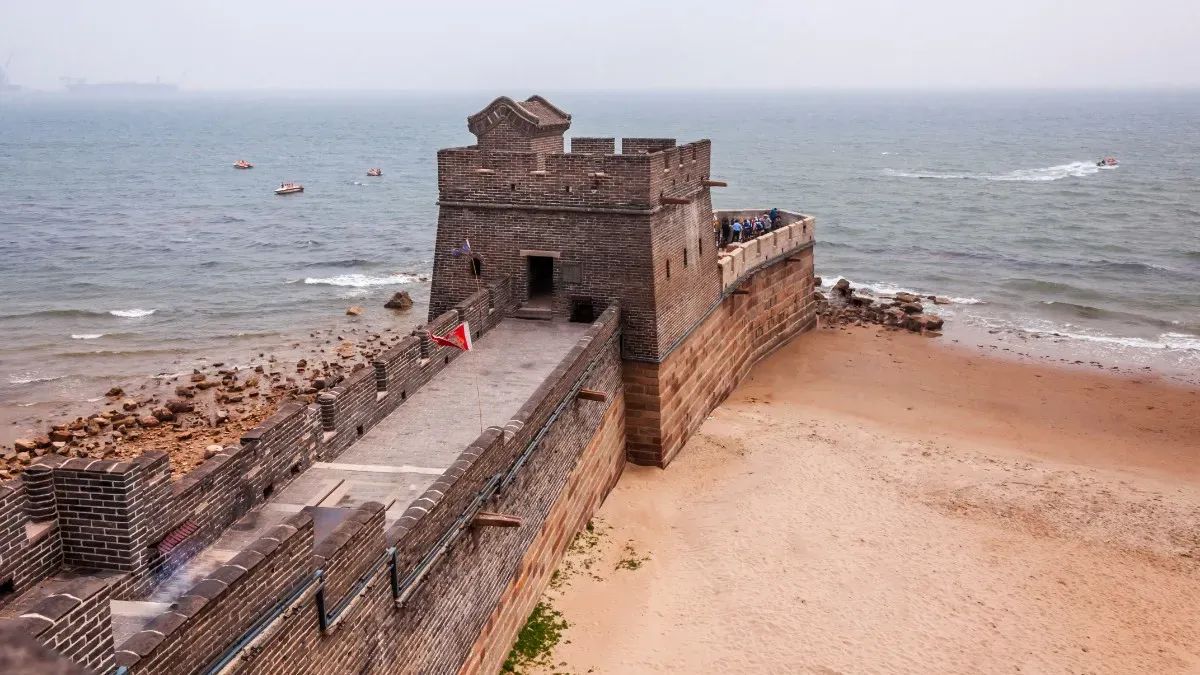 Великую Китайскую стену украсили мусором: Из жизни: азинский.рф
